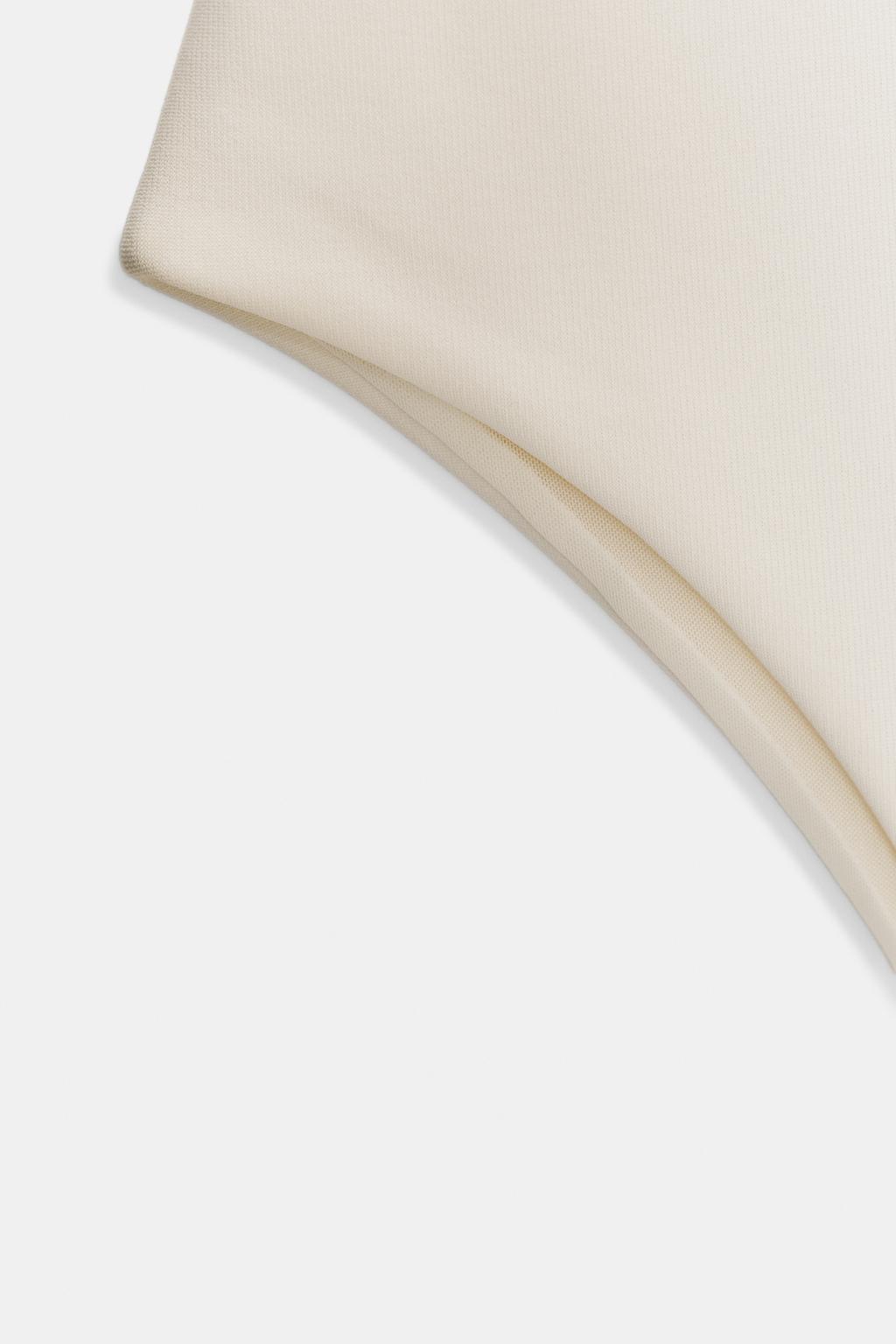 ЭЛАСТИЧНОЕ БОДИ С ВЫРЕЗАМИ