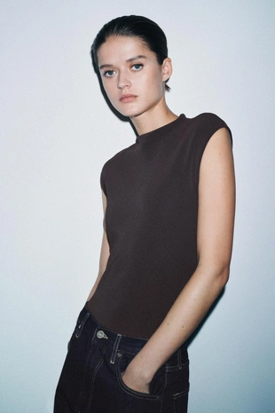 Боди с вырезами из эластичной ткани