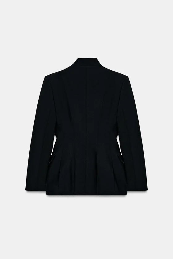 БЛЕЙЗЕР ПРИТАЛЕННОГО КРОЯ — коллекция Zara «ZW»