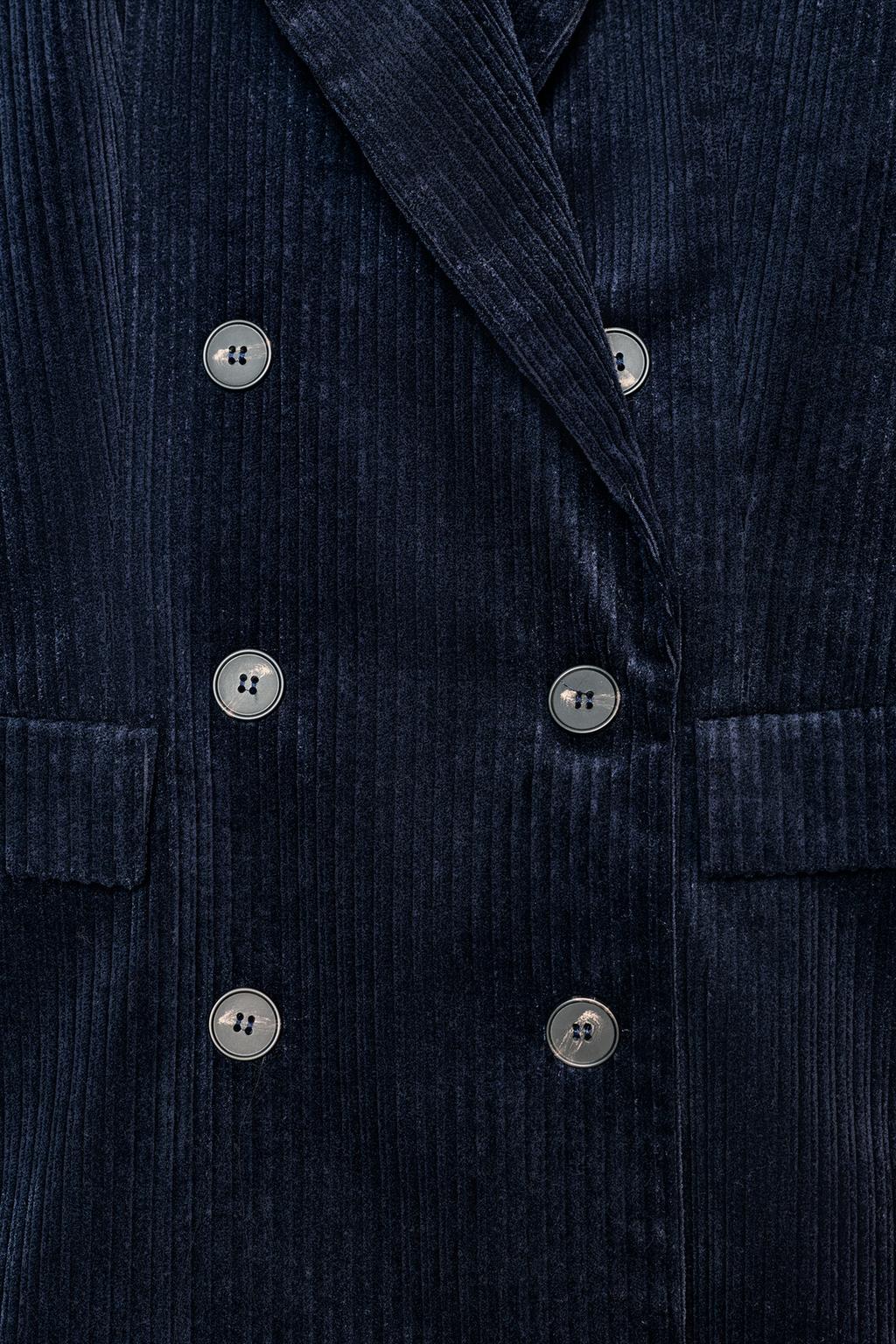 БЛЕЙЗЕР ИЗ ВЕЛЬВЕТА С ПОДПЛЕЧНИКАМИ