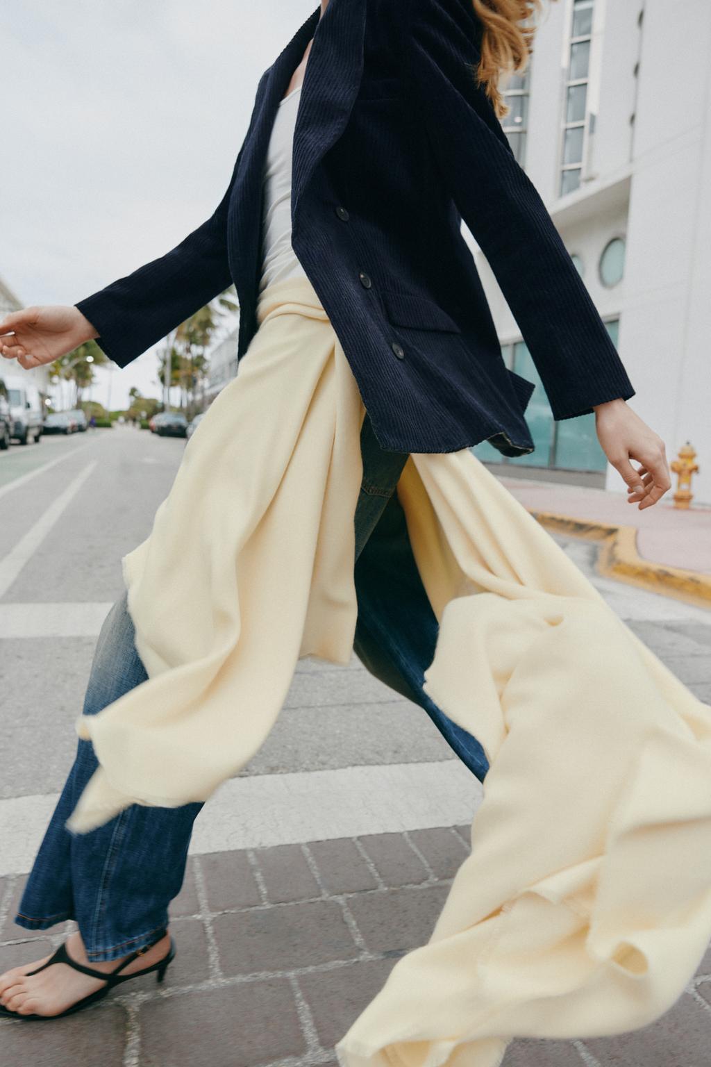 БЛЕЙЗЕР ИЗ ВЕЛЬВЕТА С ПОДПЛЕЧНИКАМИ