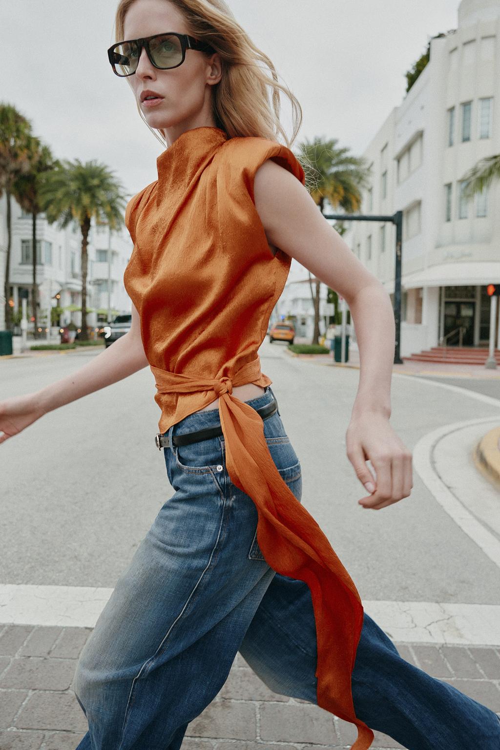 АТЛАСНЫЙ ТОП С БАНТОМ