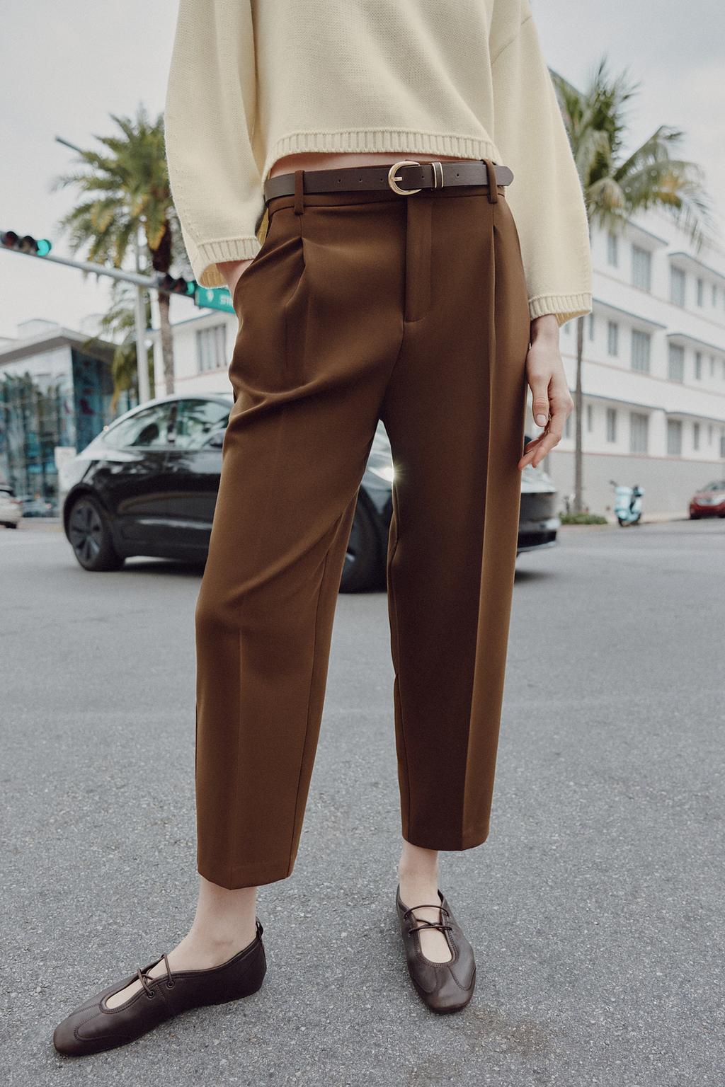 БРЮКИ С ЗАЩИПАМИ И РЕМНЕМ