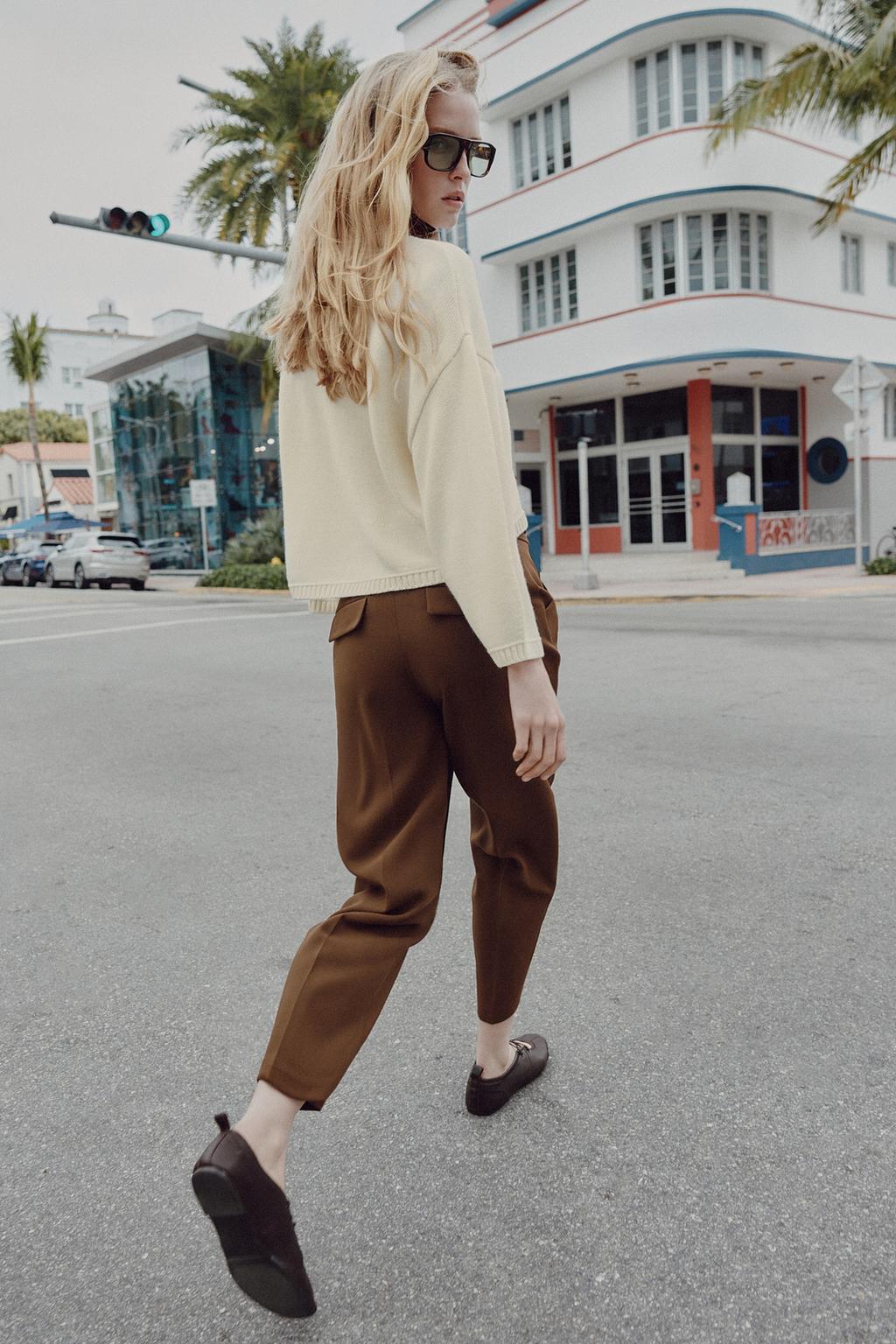 БРЮКИ С ЗАЩИПАМИ И РЕМНЕМ