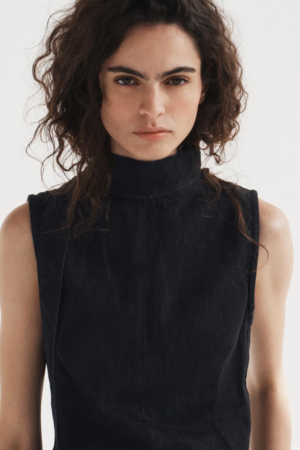 ДЖИНСОВЫЙ ТОП TRF С ГОРЛОВИНОЙ ХАЛТЕР И ЗАВЯЗКАМИ