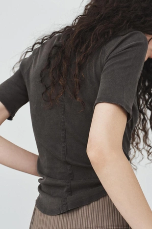 Футболка с эффектом потертости- Заказать в России