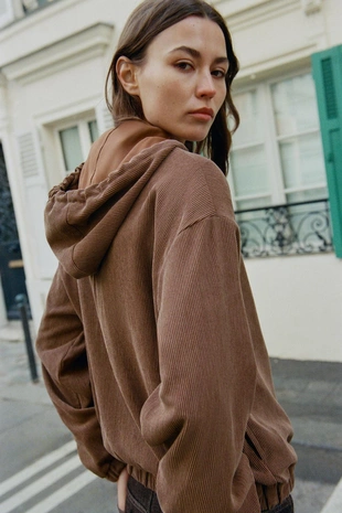 Бомбер с капюшоном- Заказать в России