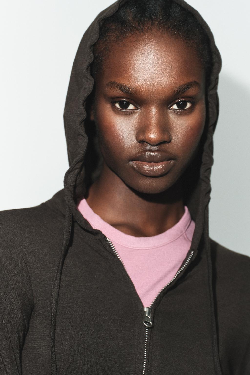 УКОРОЧЕННАЯ ТОЛСТОВКА БЕЗ ШВОВ