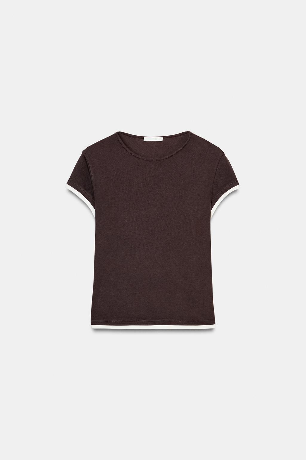 ФУТБОЛКА С КОНТРАСТНЫМИ ДЕТАЛЯМИ