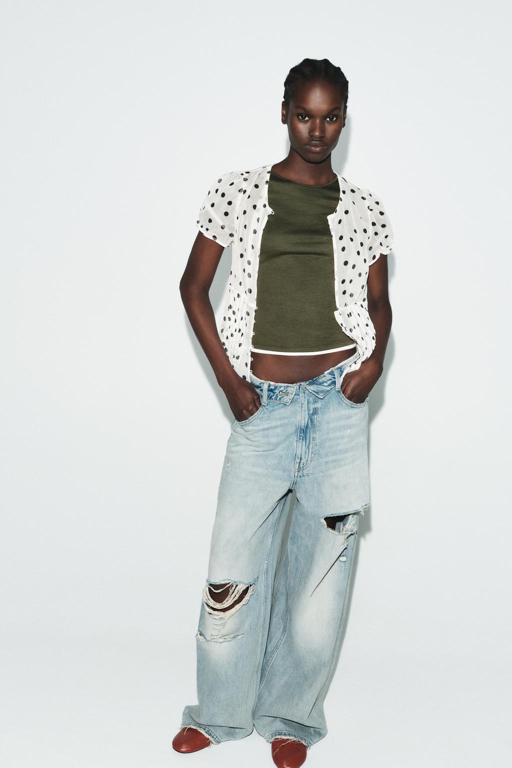 ФУТБОЛКА С КОНТРАСТНЫМИ ДЕТАЛЯМИ