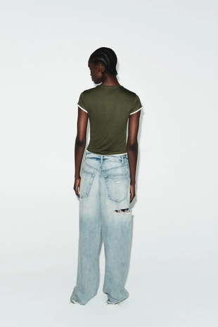 Футболка с контрастными деталями