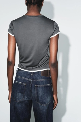 Футболка с контрастными деталями- Заказать в России