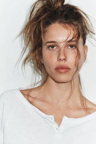 Футболка с воротником на пуговицах- Заказать в России