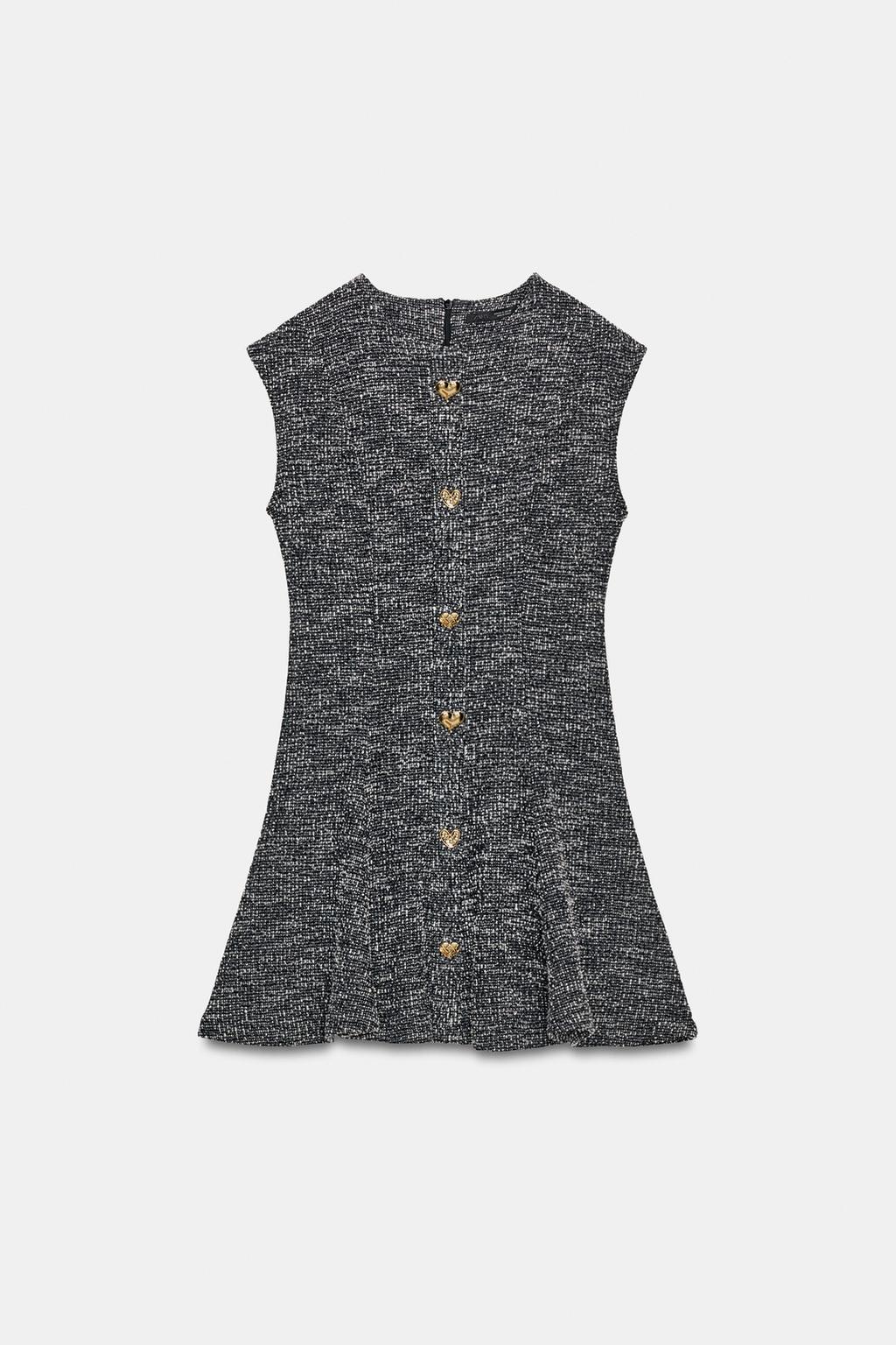 ПЛАТЬЕ ИЗ РЕЛЬЕФНОЙ ТКАНИ В СКЕЙТЕРСКОМ СТИЛЕ