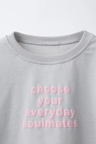 Футболка с рельефной надписью- Заказать в России