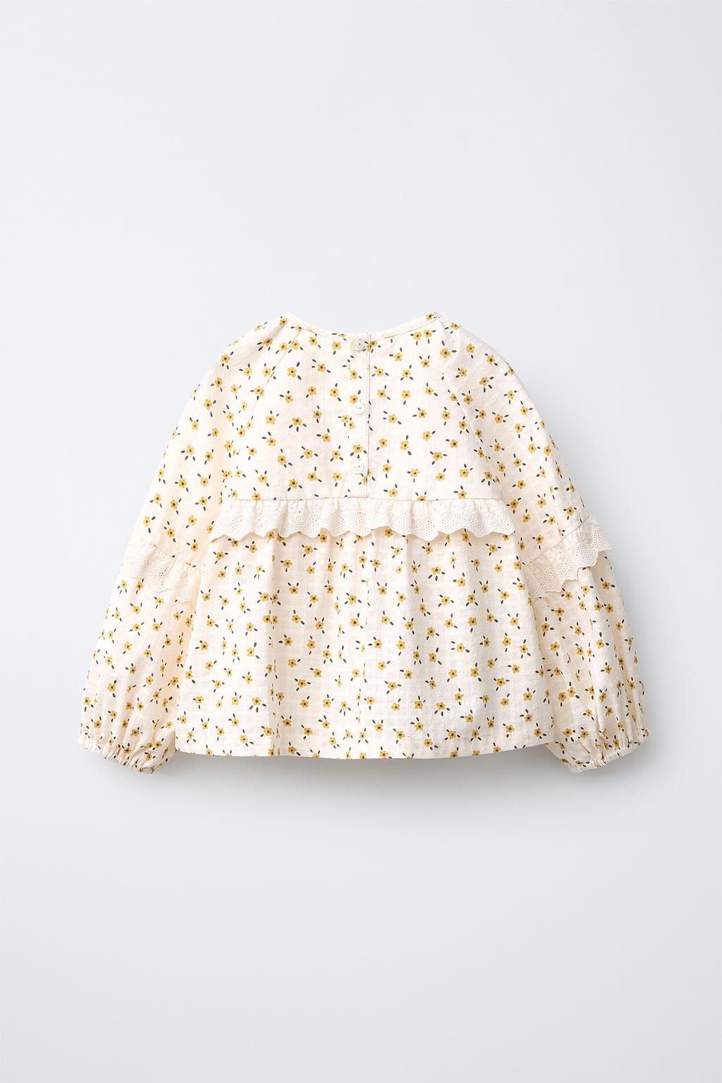 БЛУЗА С ЦВЕТОЧНЫМ ПРИНТОМ, ВОЛАНАМИ И КРУЖЕВОМ