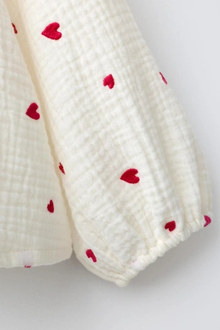 Рубашка с текстурой и вышивкой «сердечки»- Заказать в России