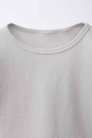 Однотонная футболка