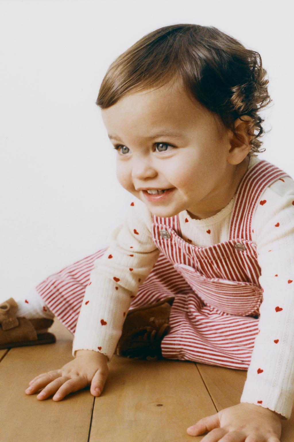 КОМПЛЕКТ ИЗ БОДИ И ЛЕГИНСОВ С СЕРДЕЧКАМИ