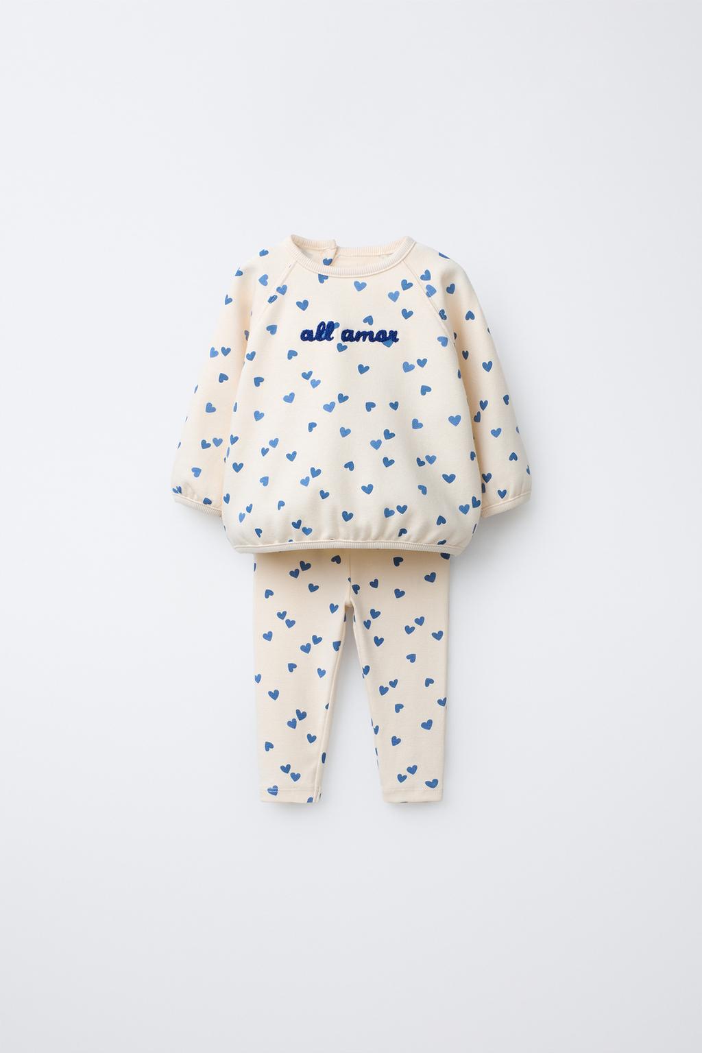 КОМПЛЕКТ ИЗ ТОЛСТОВКИ И ЛЕГИНСОВ С ВЫШИТЫМИ СЕРДЦАМИ