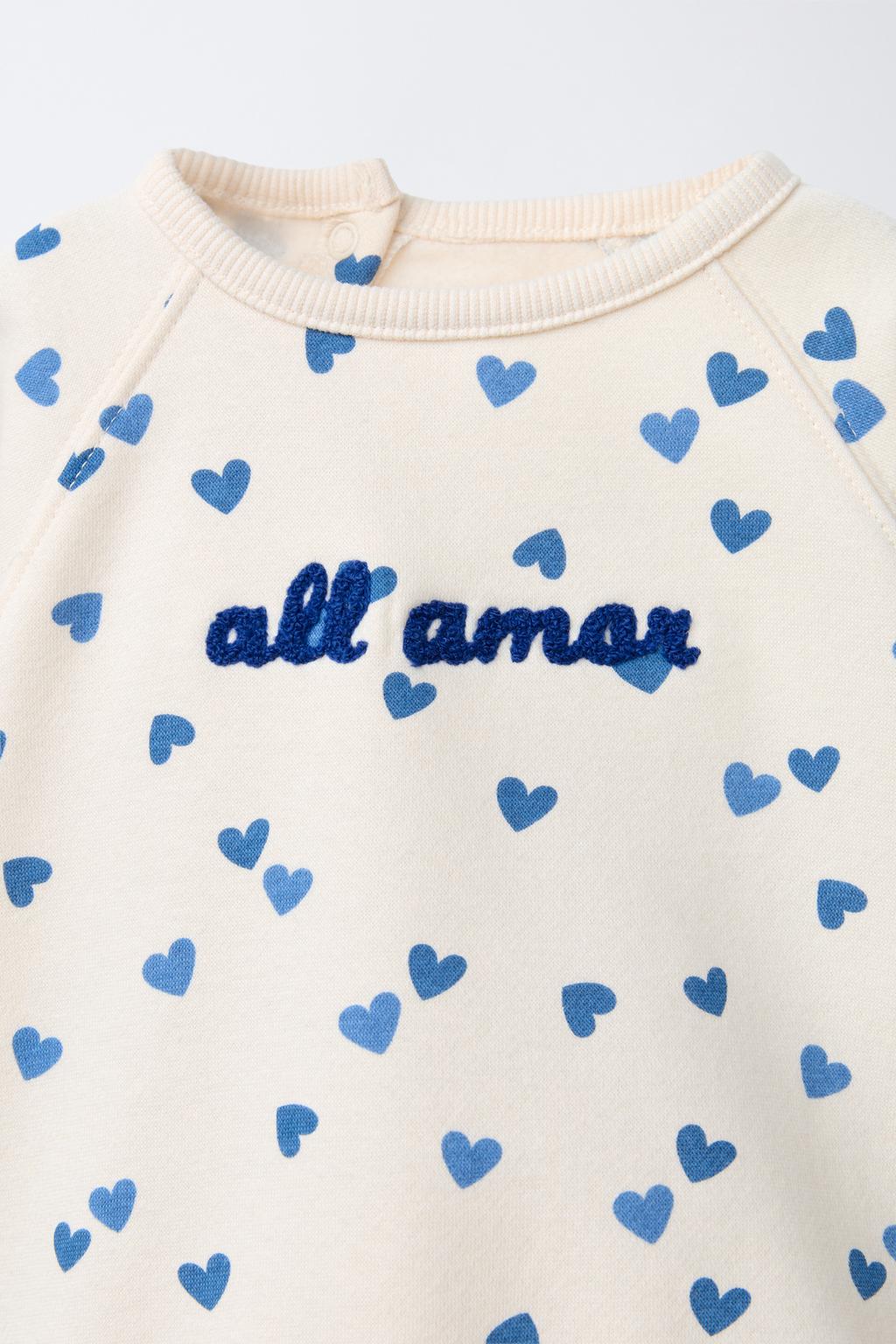 КОМПЛЕКТ ИЗ ТОЛСТОВКИ И ЛЕГИНСОВ С ВЫШИТЫМИ СЕРДЦАМИ