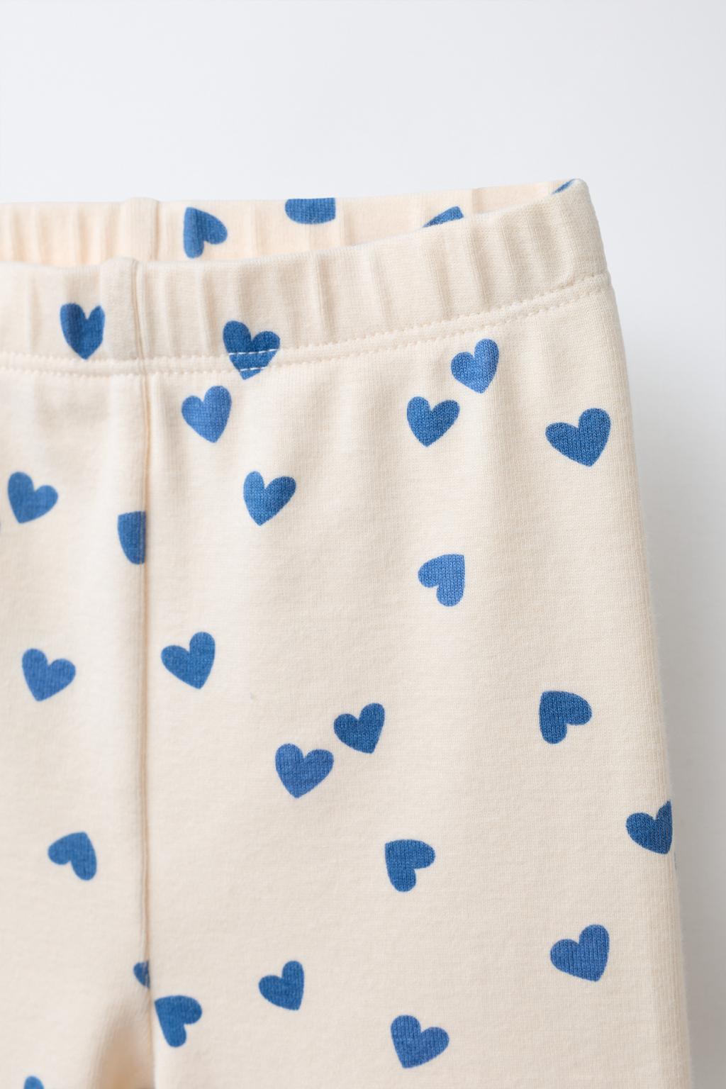 КОМПЛЕКТ ИЗ ТОЛСТОВКИ И ЛЕГИНСОВ С ВЫШИТЫМИ СЕРДЦАМИ