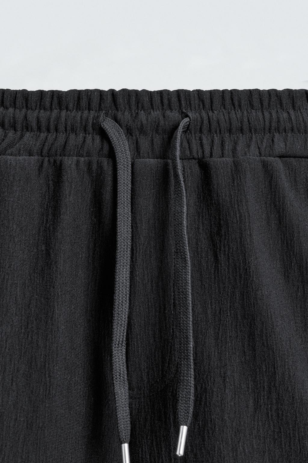 ШОРТЫ-ДЖОГГЕРЫ ИЗ РЕЛЬЕФНОЙ ТКАНИ