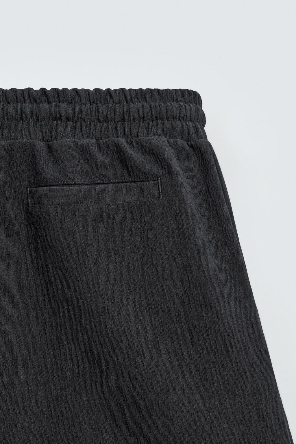 ШОРТЫ-ДЖОГГЕРЫ ИЗ РЕЛЬЕФНОЙ ТКАНИ