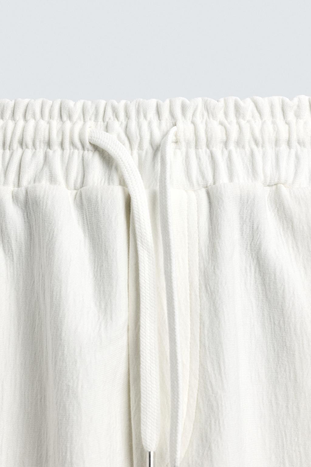 ШОРТЫ-ДЖОГГЕРЫ ИЗ РЕЛЬЕФНОЙ ТКАНИ