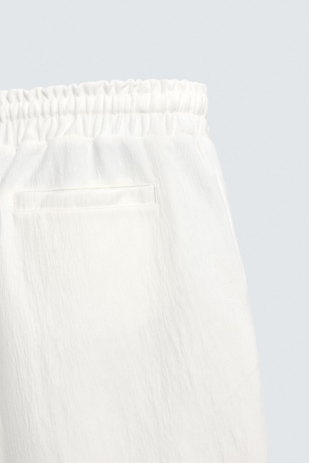 ШОРТЫ-ДЖОГГЕРЫ ИЗ РЕЛЬЕФНОЙ ТКАНИ