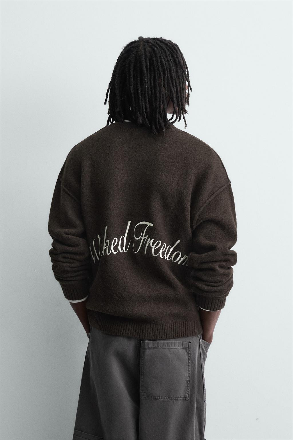 ЖАККАРДОВЫЙ СВИТЕР С НАДПИСЬЮ