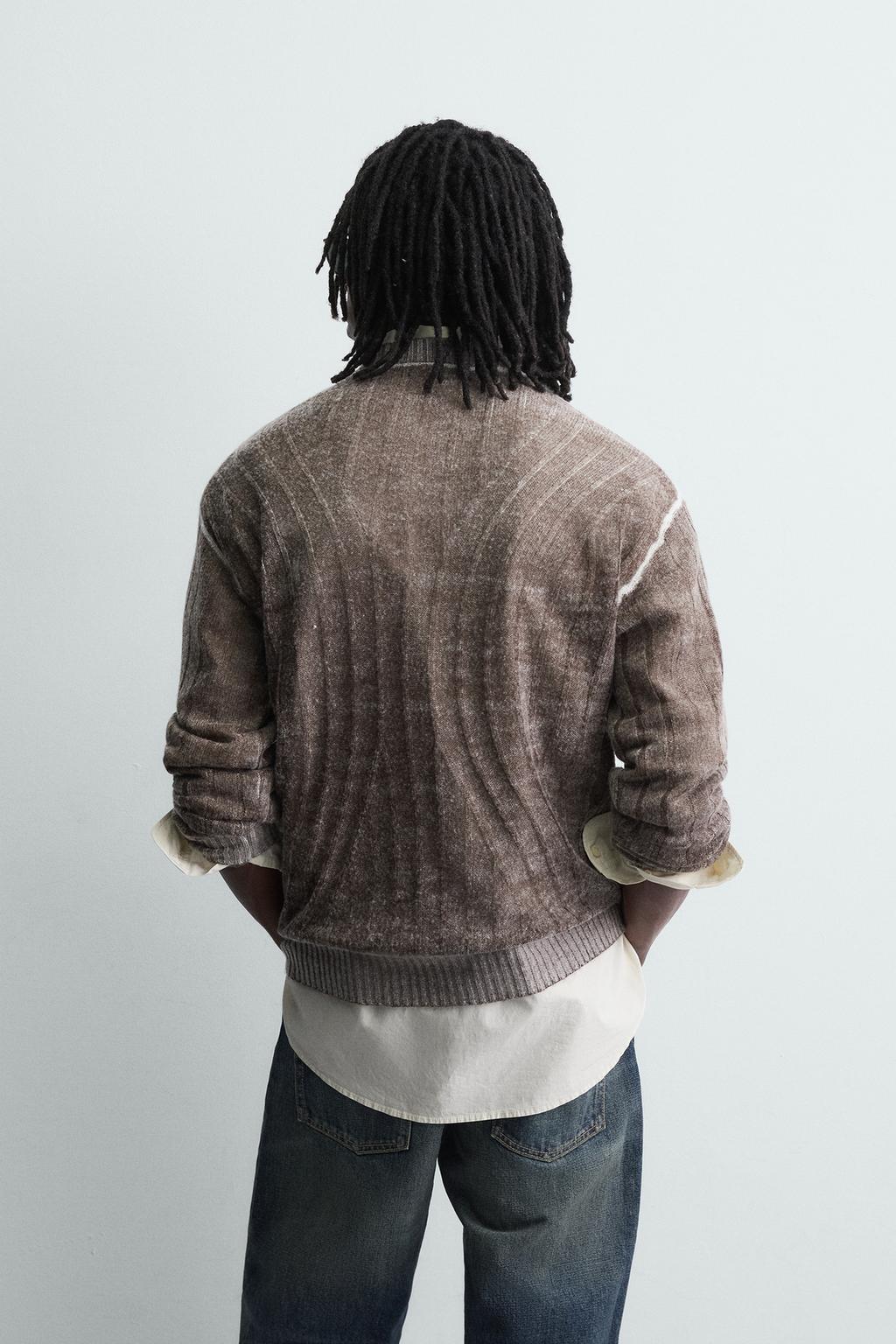 ЖАККАРДОВЫЙ СВИТЕР С АБСТРАКТНЫМ УЗОРОМ