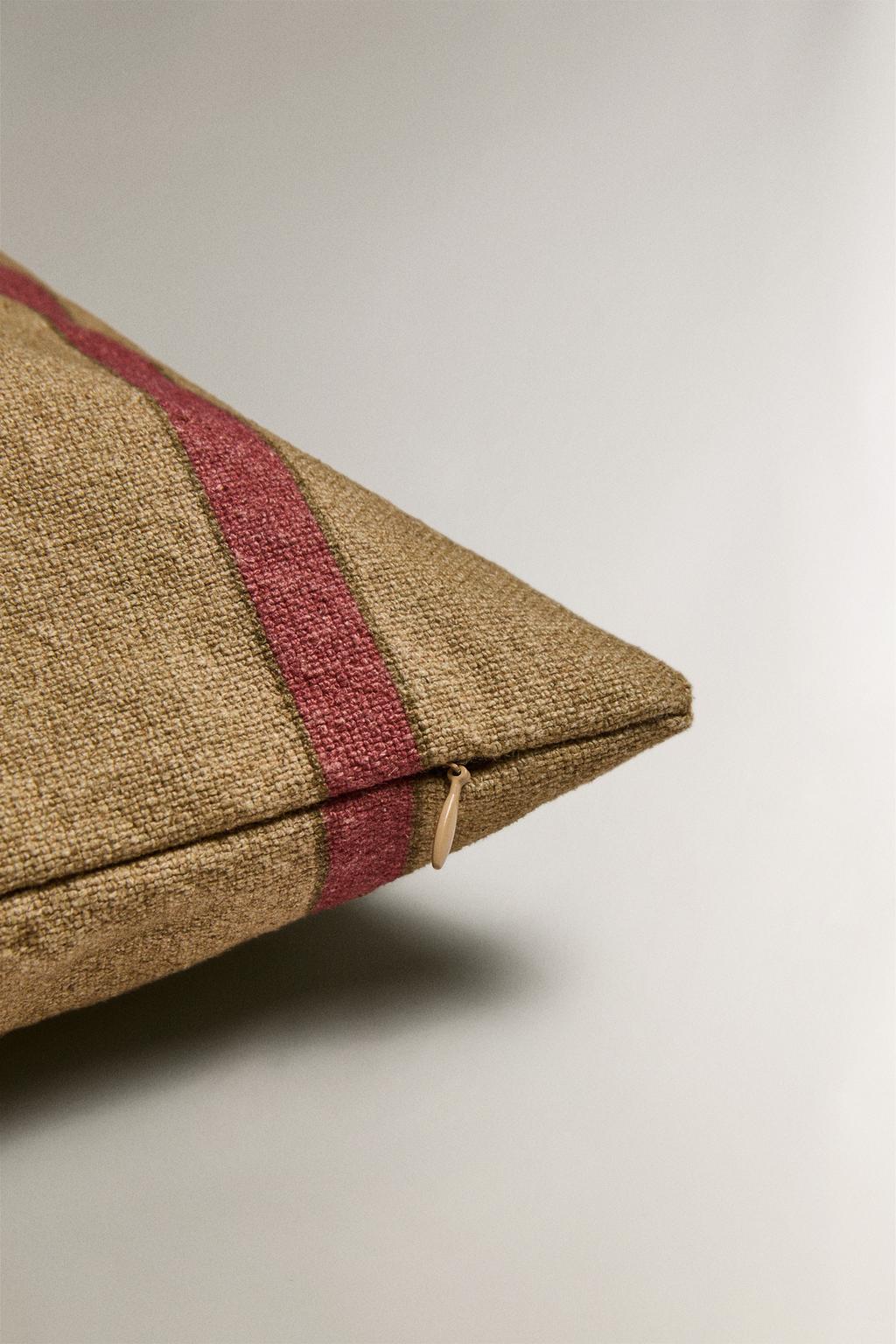 Чехол на подушку в полоску