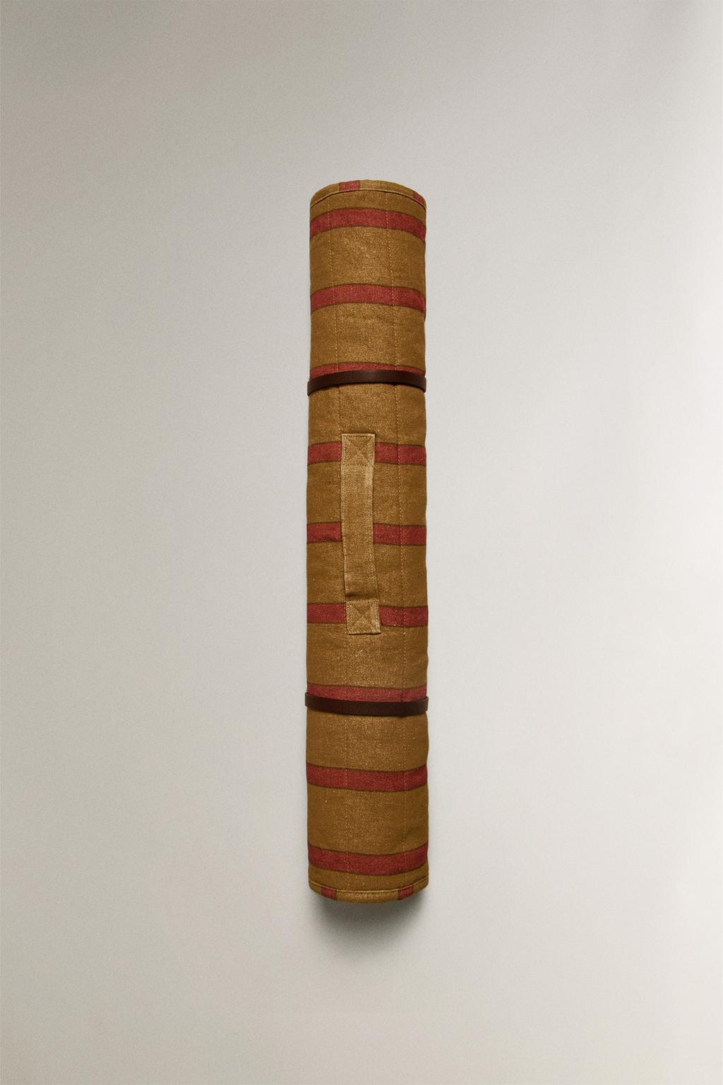 Плед для домашних питомцев в полоску с возможностью закатывания краев