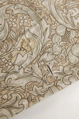 Покрывало из хлопка с атласной отделкой MORRIS & CO. с цветочным узором- Заказать в России