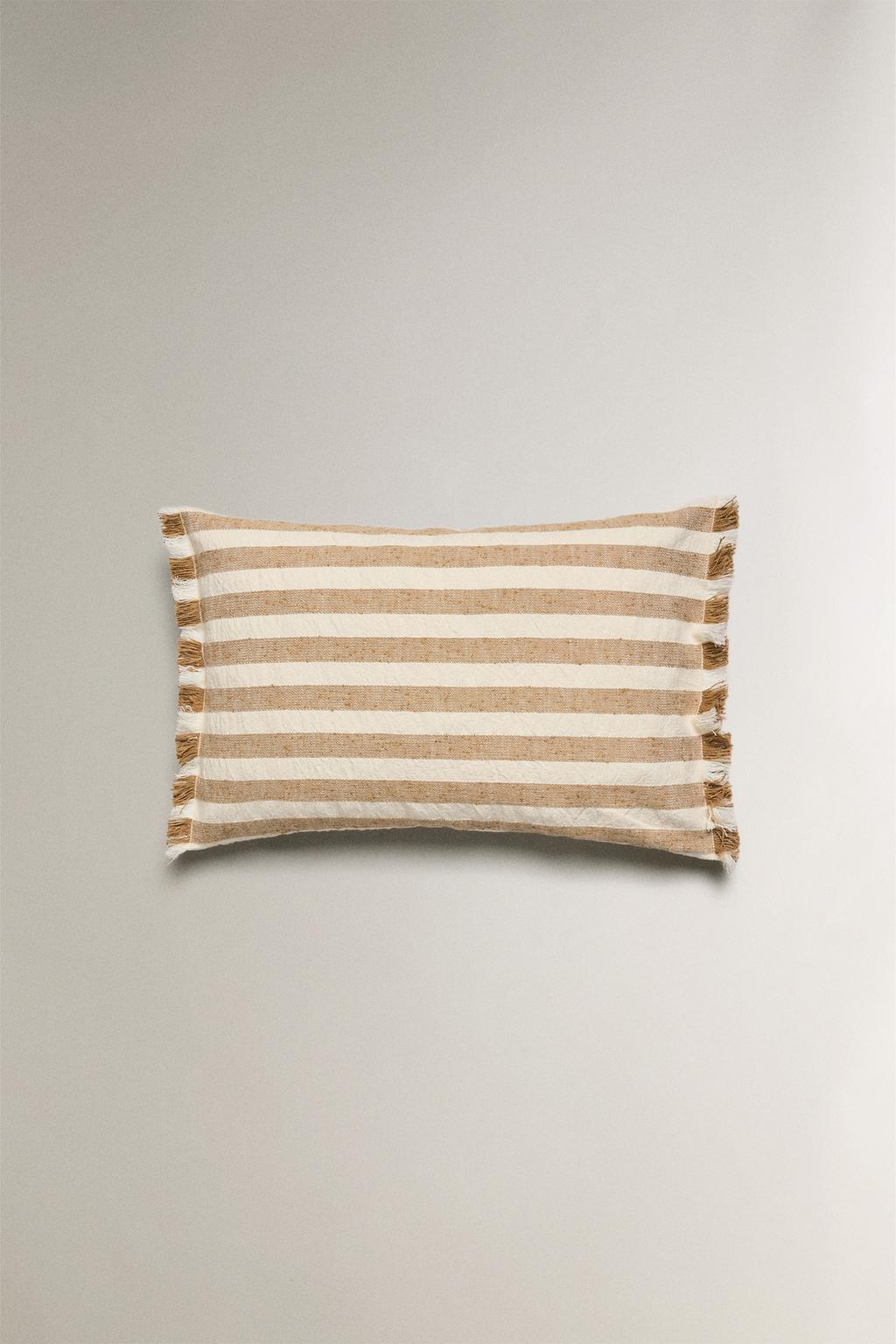 Чехол на подушку в полоску