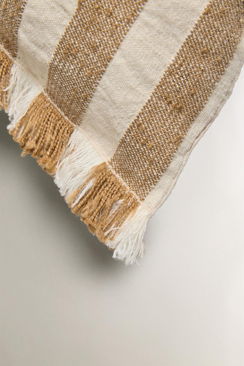 Чехол на подушку в полоску