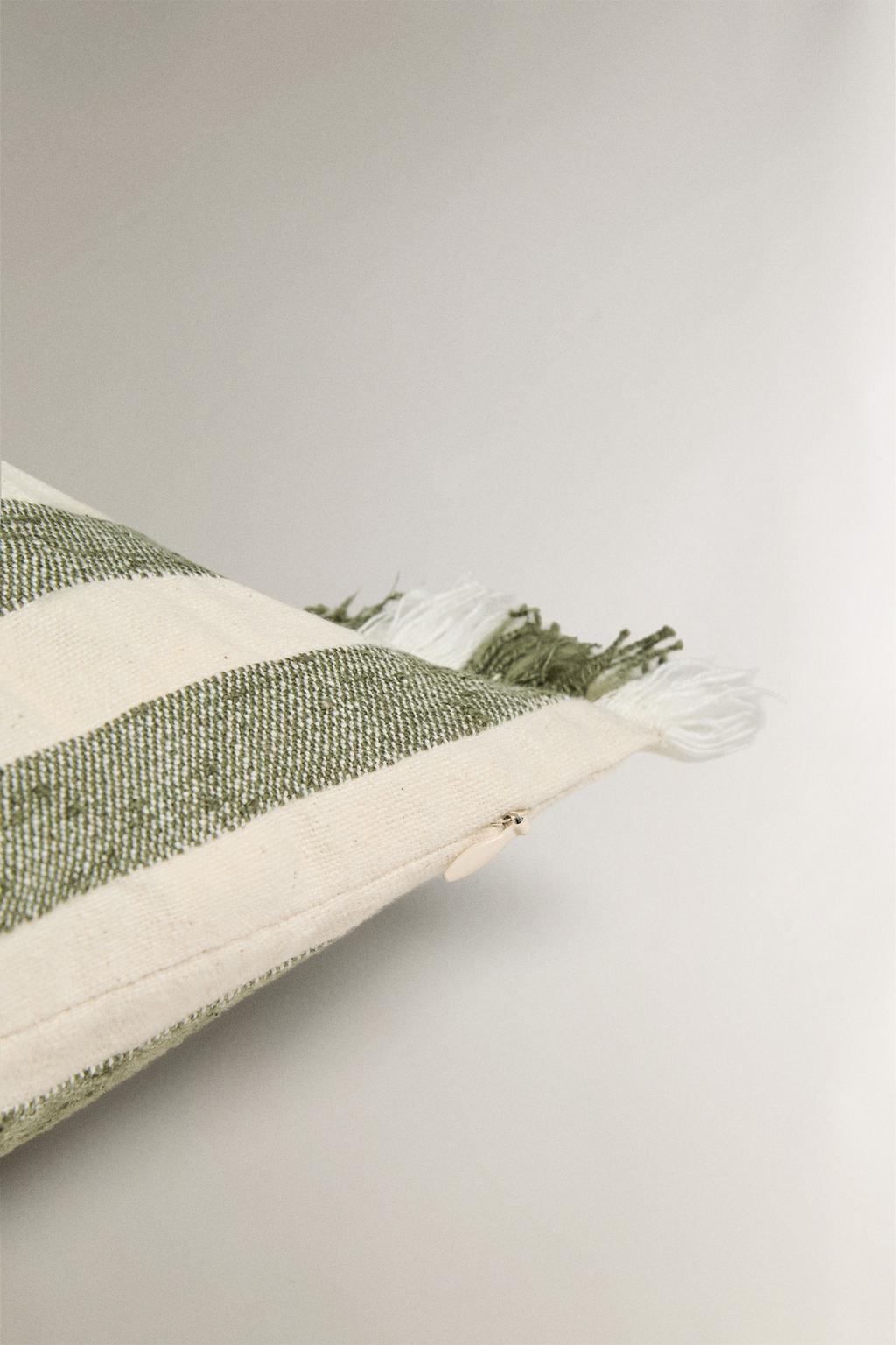 Чехол на подушку в полоску