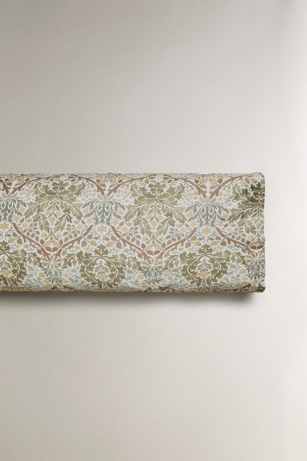 Наволочка из хлопкового сатина с рисунком листьев от morris & co.