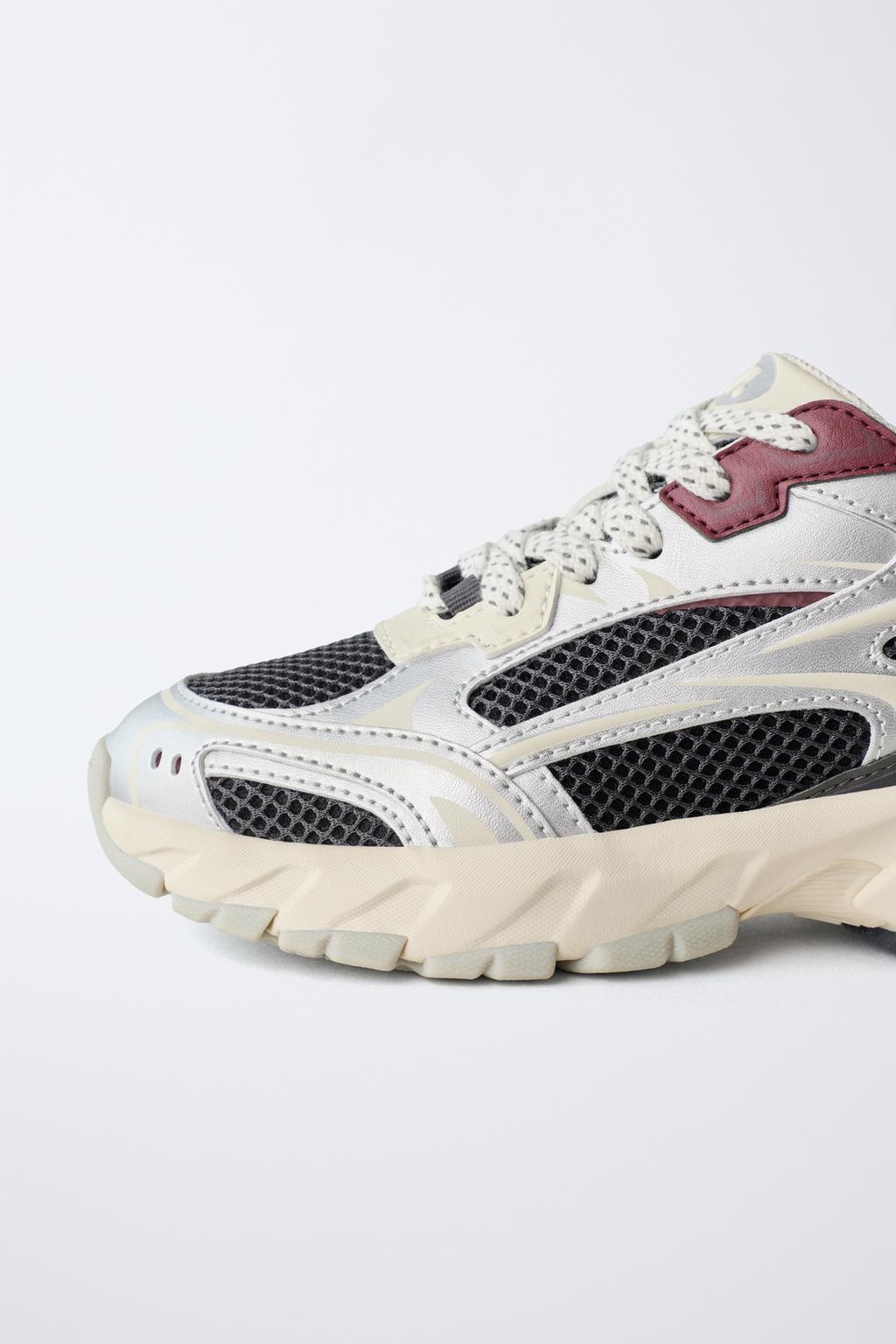 СПОРТИВНЫЕ КРОССОВКИ С СЕТЧАТЫМИ ДЕТАЛЯМИ