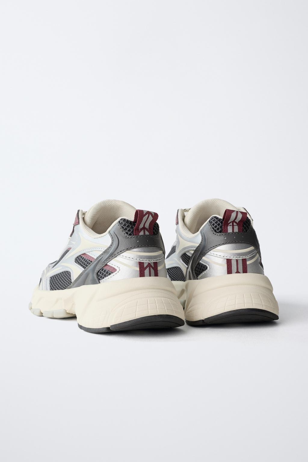 СПОРТИВНЫЕ КРОССОВКИ С СЕТЧАТЫМИ ДЕТАЛЯМИ