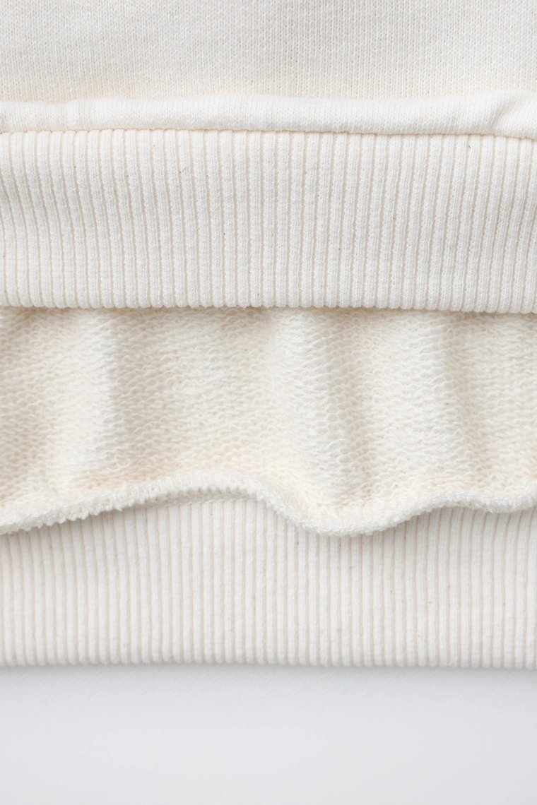 Свитшот с лозунгом и полосатым принтом