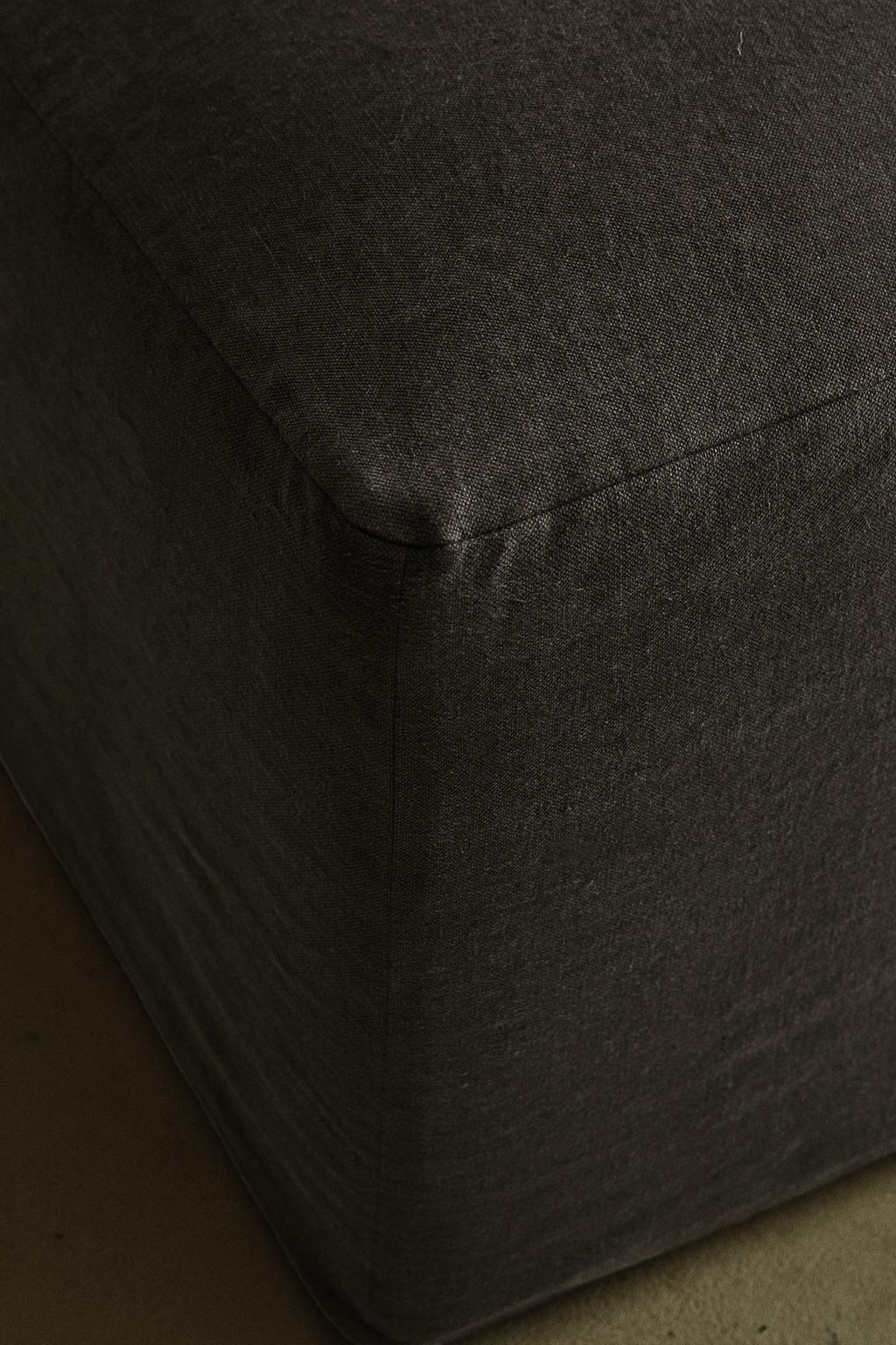 Пуф с съемным чехлом из выотряной льняной ткани