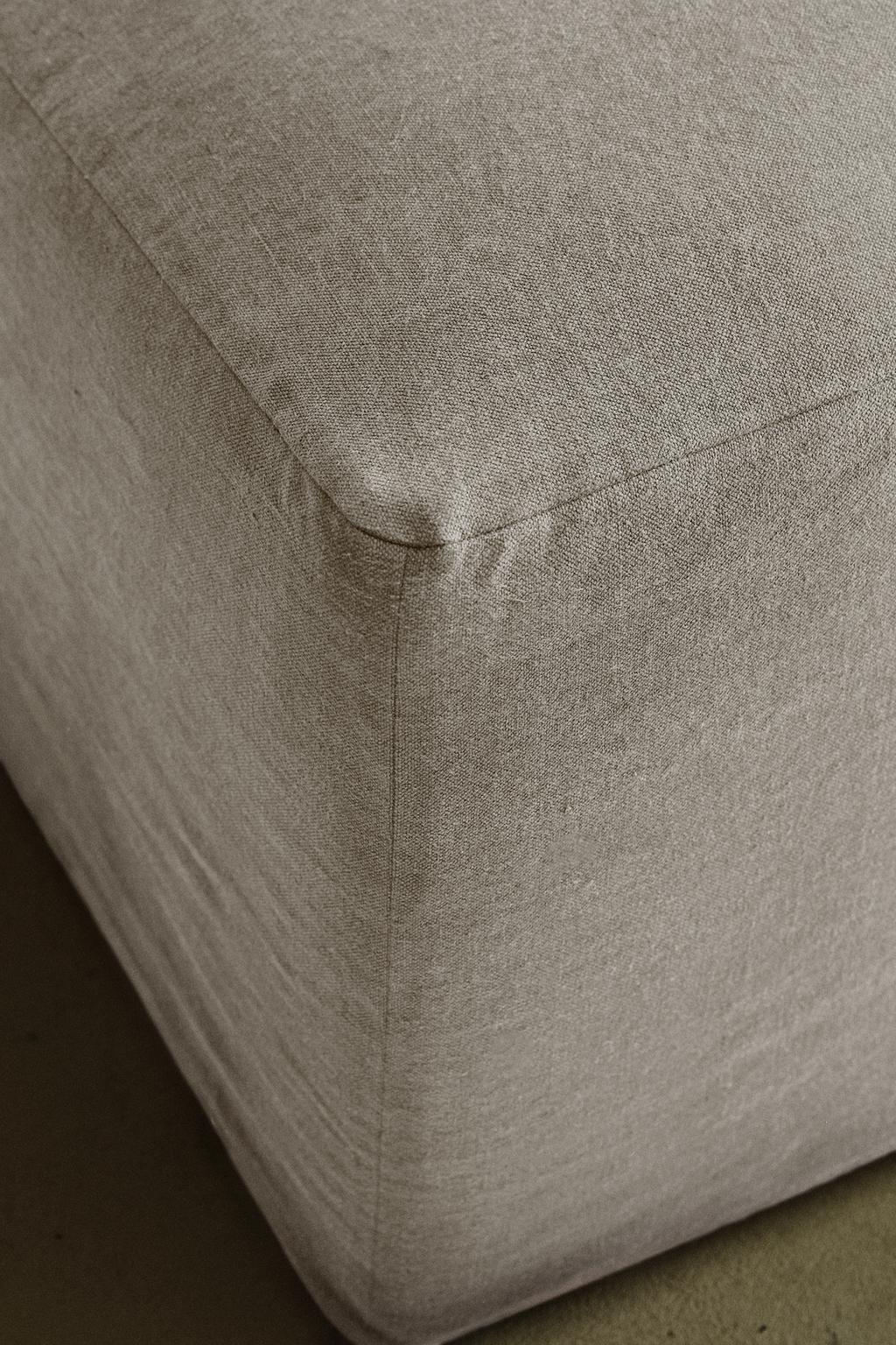 Пуф с съемным чехлом из мятого льна