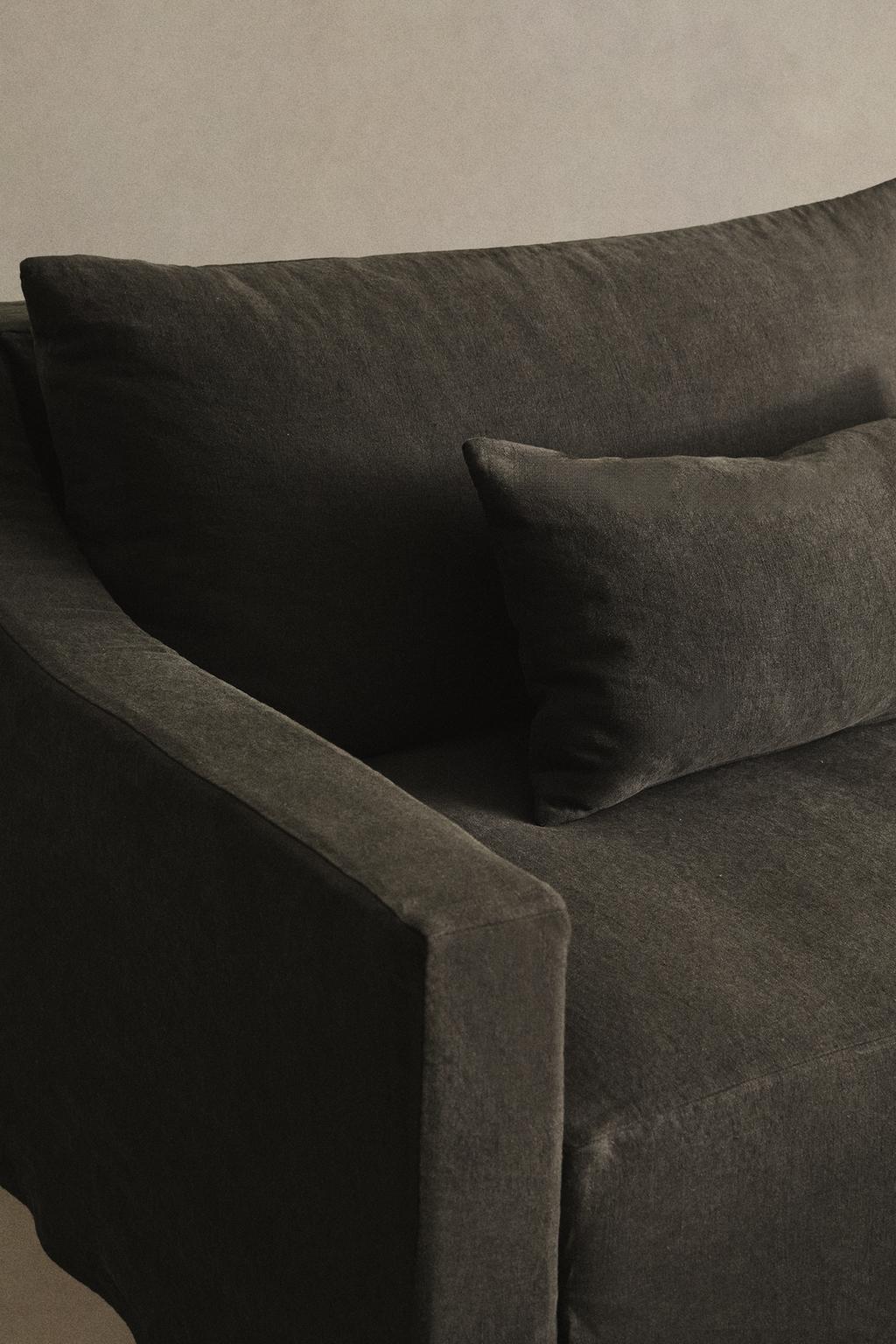 Диван с съемным чехлом из мятого льна