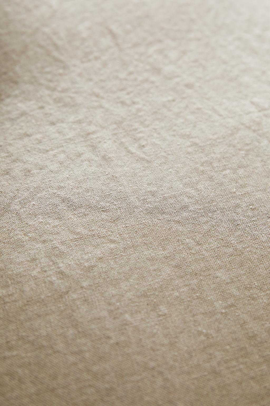 Диван с съемным чехлом из вымытого льна