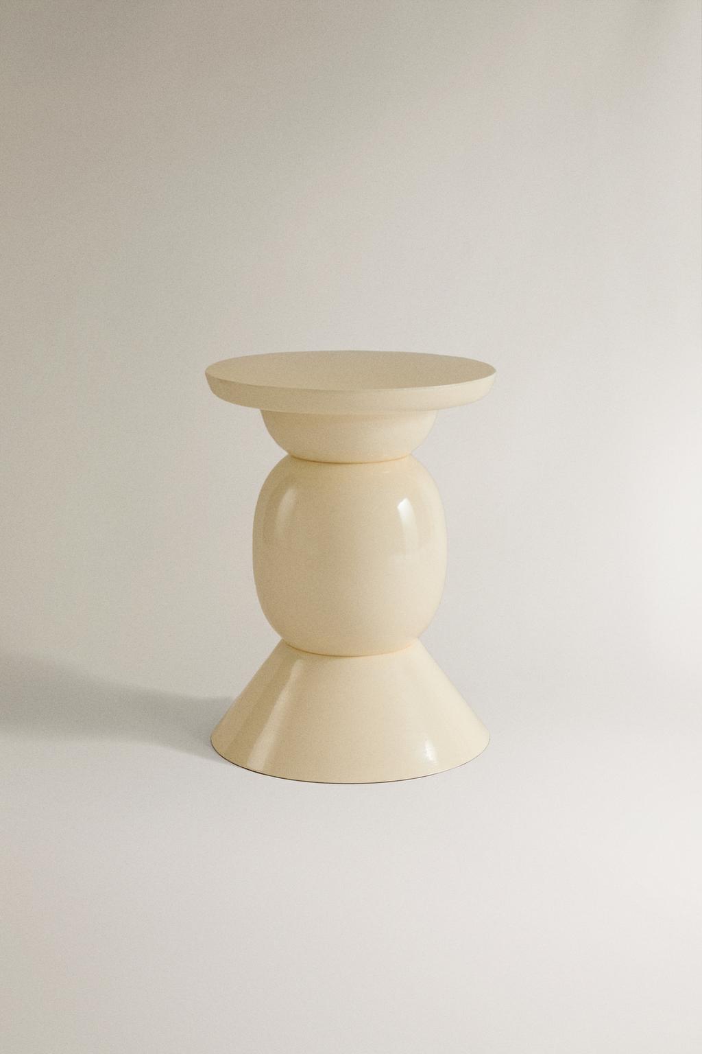 Металлический журнальный столик