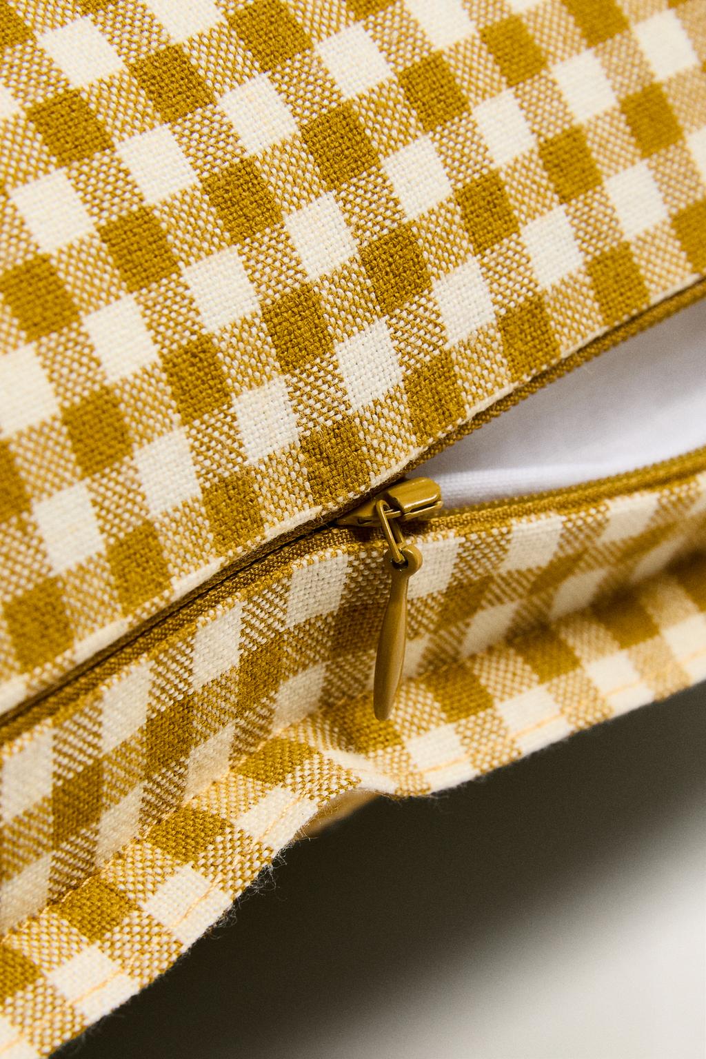 Чехол на подушку в клетку