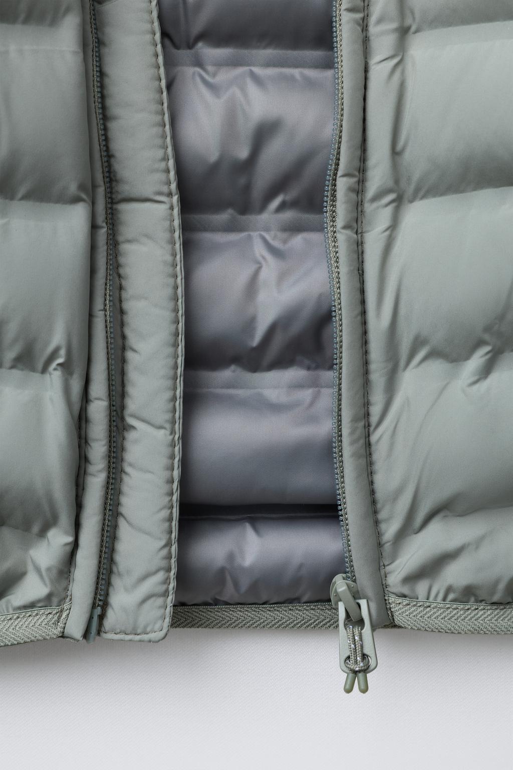 УЛЬТРАЛЕГКАЯ НЕПРОМОКАЕМАЯ КУРТКА