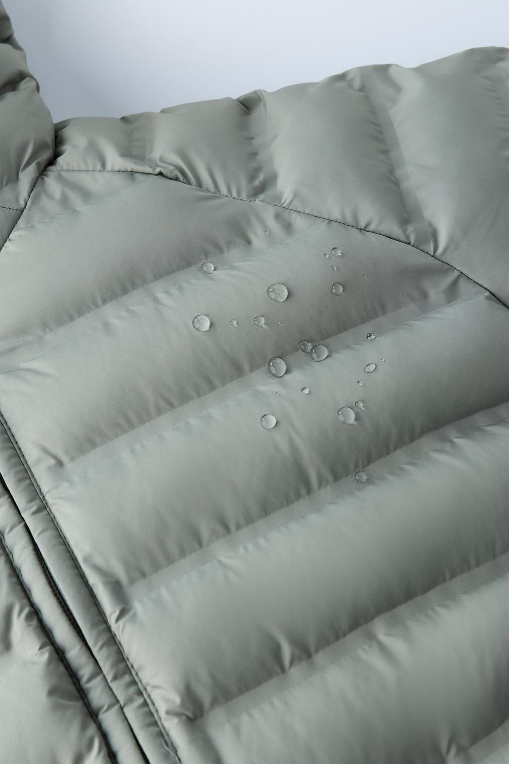 УЛЬТРАЛЕГКАЯ НЕПРОМОКАЕМАЯ КУРТКА